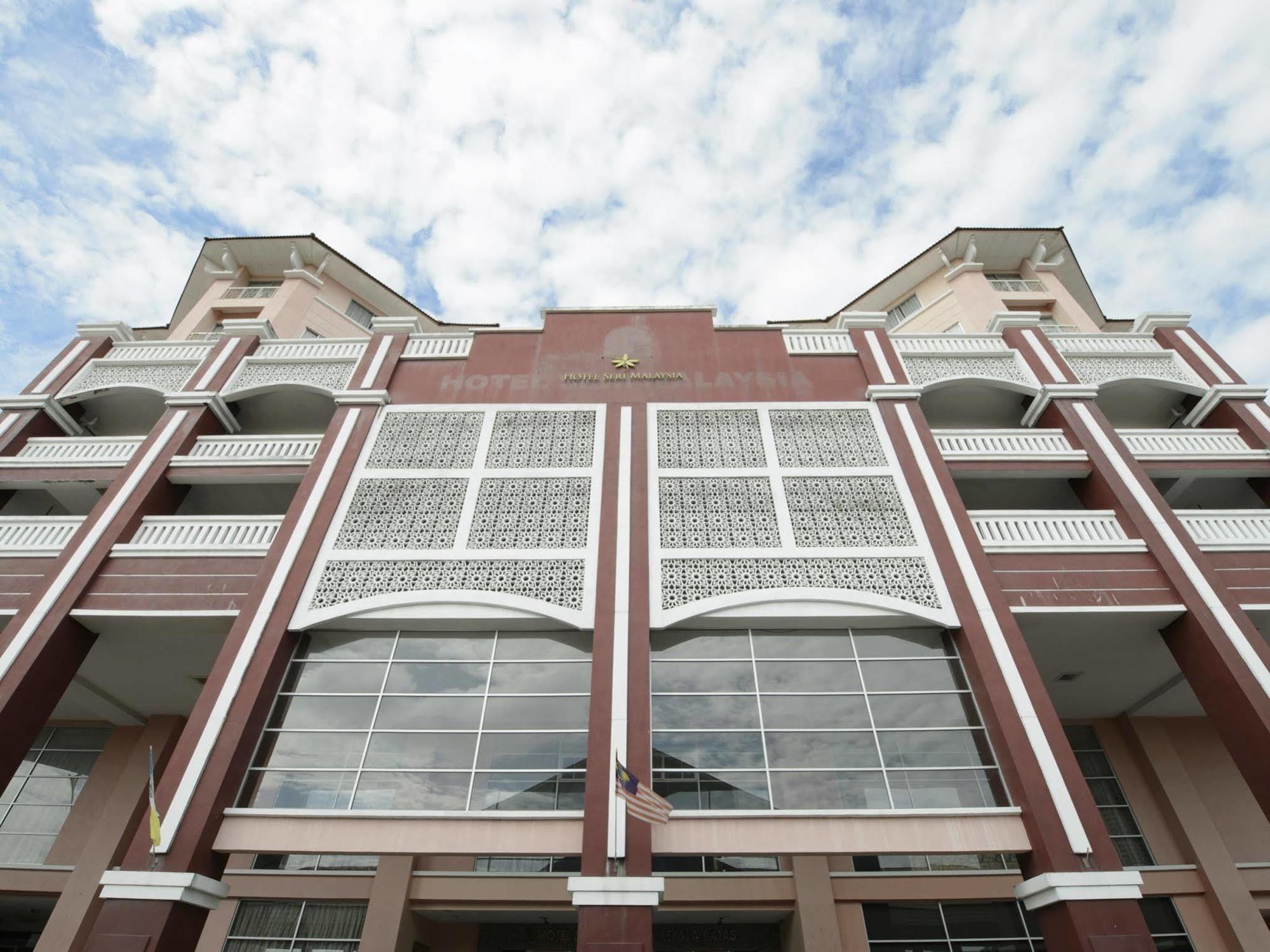 Hotel Seri Malaysia Kepala Batas Exterior photo